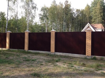 Установка забора из металлопрофиля в Вилейке